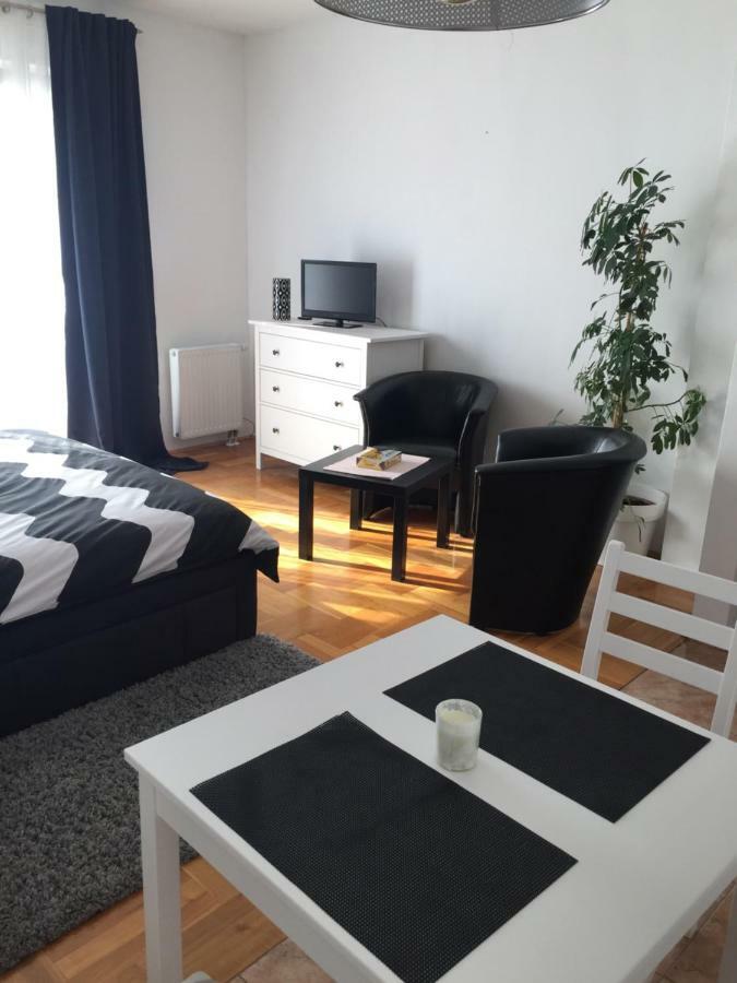 Studio Apartman Lara *** Osijek Exterior foto